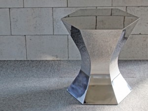 神戸市灘区にて美しく無機質なメタルインテリア家具で有名な三代目板金屋のテーブルを買取してきました