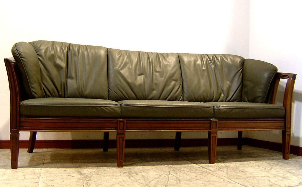 尼崎市にてマルニ木工「地中海ロイヤル」のソファーをお買取させていただきました。