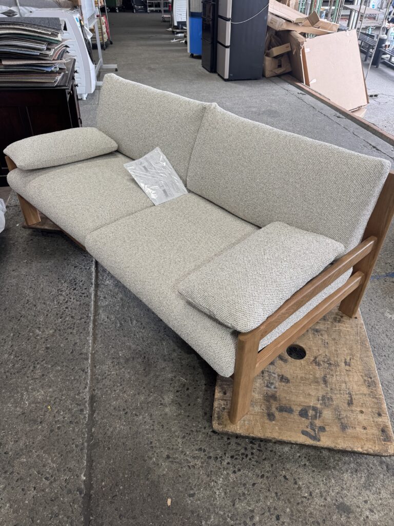 （買取　家具　大阪）大阪府大阪市中央区のお客様より、ウニコHOLIシリーズのソファをお買取りいたしました