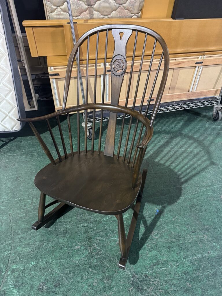 (兵庫 家具 買取)兵庫県神戸市中央区のお客様より、ERCOL(アーコール)のロッキングチェアをお買取りいたしました。